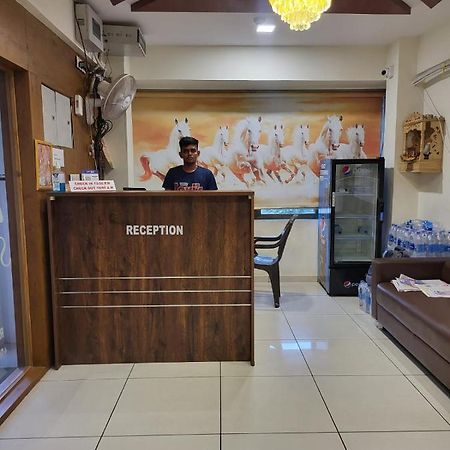 Hotel Shreeji'S Gandhinagar Esterno foto