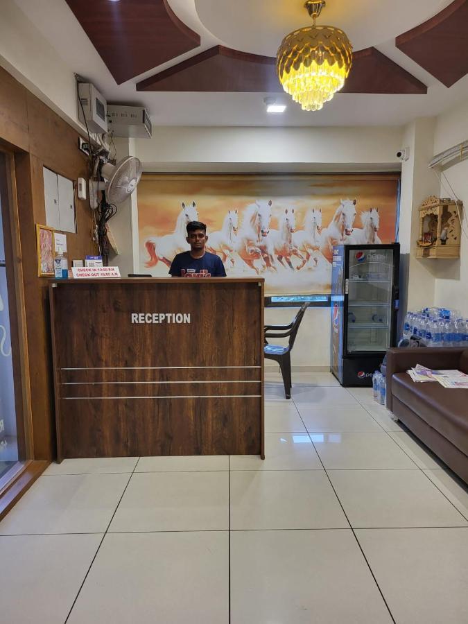 Hotel Shreeji'S Gandhinagar Esterno foto