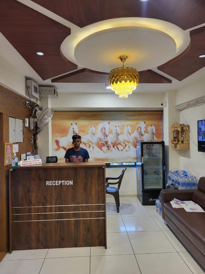 Hotel Shreeji'S Gandhinagar Esterno foto