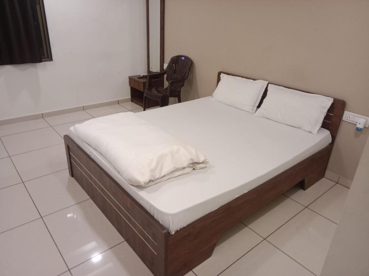 Hotel Shreeji'S Gandhinagar Esterno foto