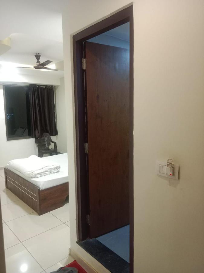 Hotel Shreeji'S Gandhinagar Esterno foto