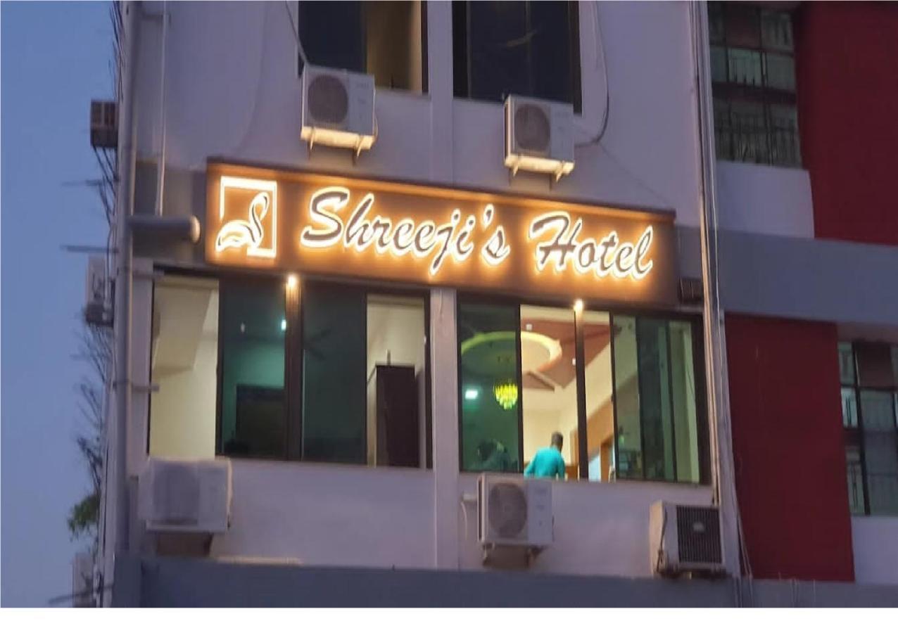 Hotel Shreeji'S Gandhinagar Esterno foto