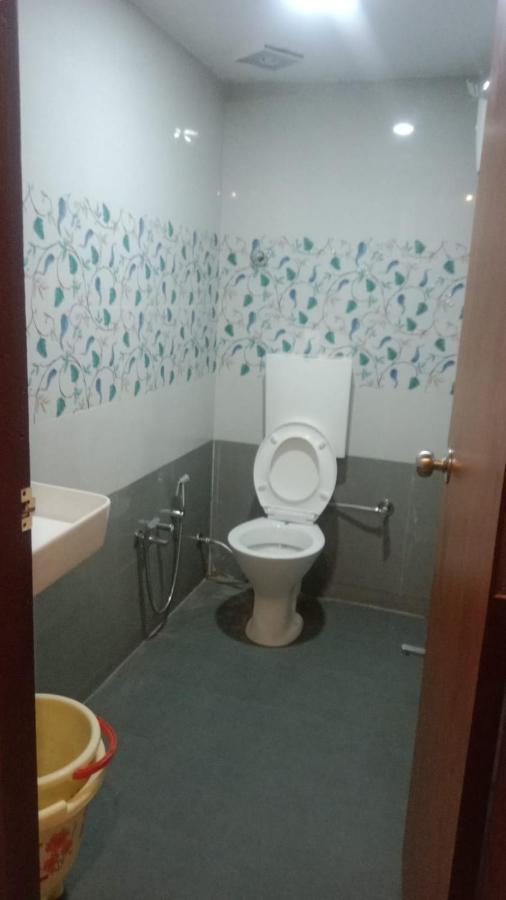Hotel Shreeji'S Gandhinagar Esterno foto