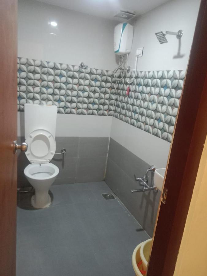 Hotel Shreeji'S Gandhinagar Esterno foto