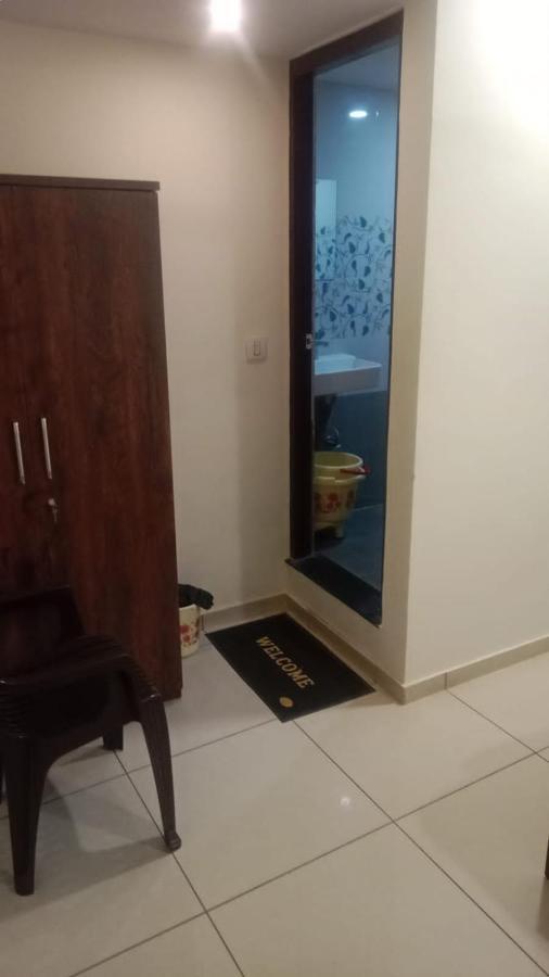 Hotel Shreeji'S Gandhinagar Esterno foto