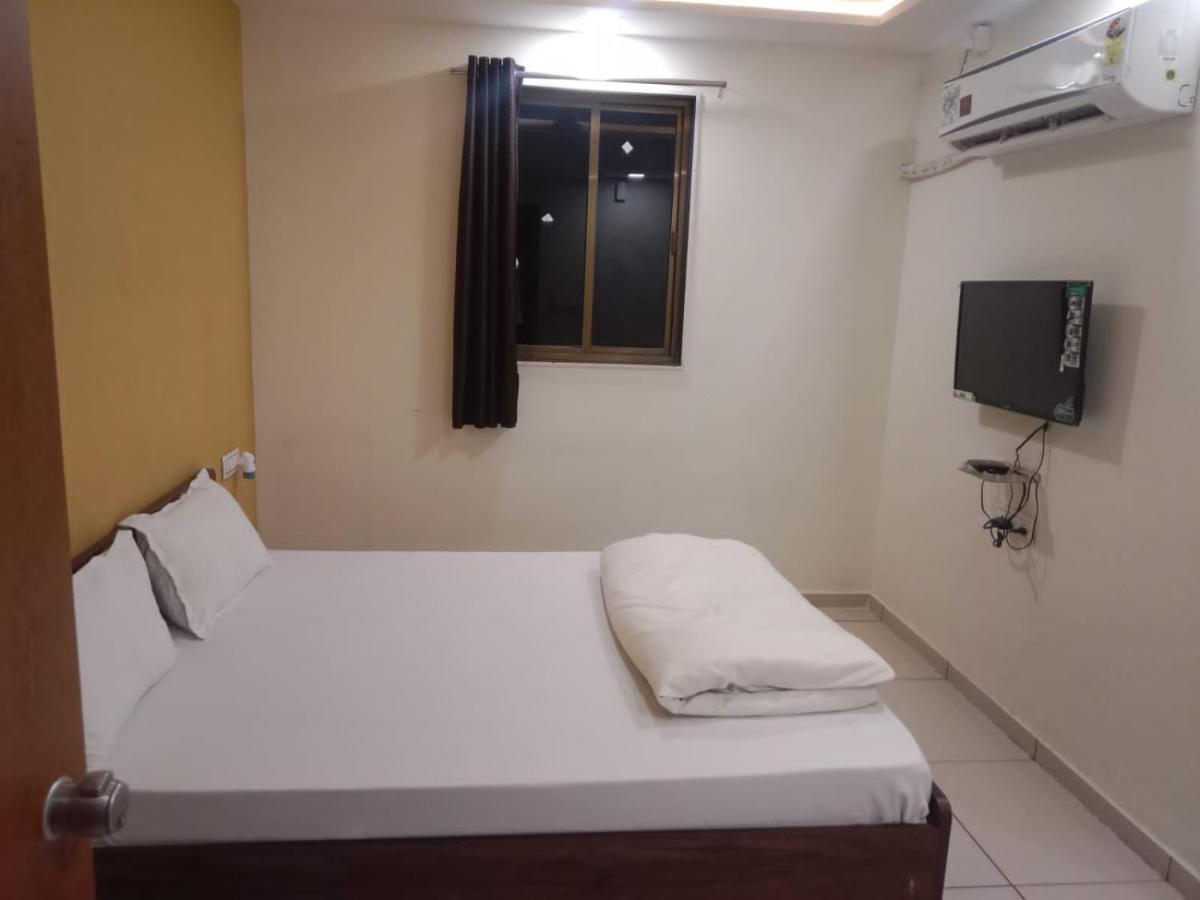 Hotel Shreeji'S Gandhinagar Esterno foto